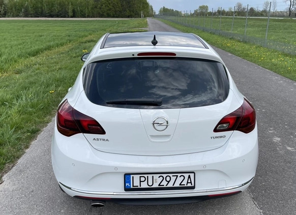 Opel Astra cena 33600 przebieg: 165000, rok produkcji 2013 z Puławy małe 781